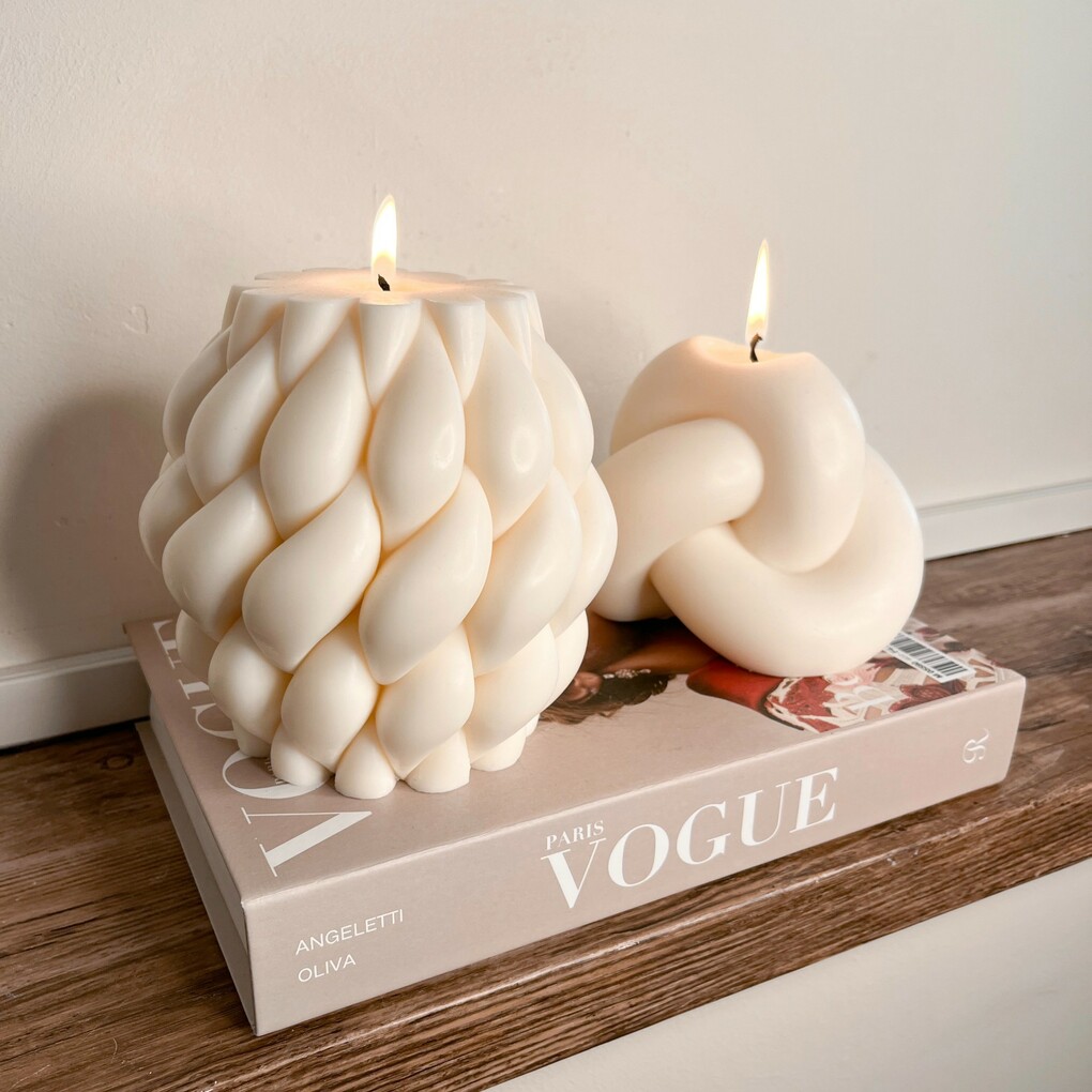 We Love Candles Basic Rhubarb & Lily geurkaars met een houten lont