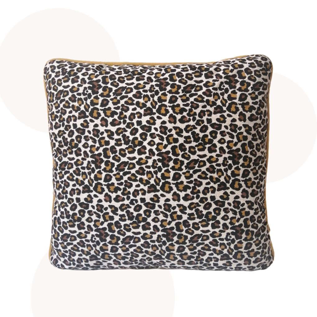 Handgemaakt kussen met panterprint – boho woonstijl